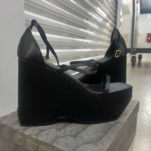 Azalea Wang Black Platform Wedge Sandals